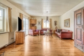 Wohnzimmer OG - Am Federsee – Tradition trifft Perspektive: Gaststätte mit Betreiberwohnung & Erweiterungspotenzial
