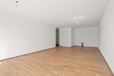 Wohn-/Essbereich mit Küche - Modern wohnen mit Komfort – barrierefreie Neubauwohnung mit großem Balkon im 1. Obergeschoss