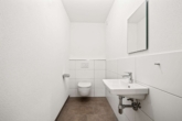 Gäste-WC - Modern wohnen mit Komfort – barrierefreie Neubauwohnung mit großem Balkon im 1. Obergeschoss