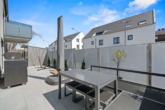 Terrasse - Clean Chic – Energieeffizientes Einfamilienhaus mit Einliegerwohnung in KN-Wollmatingen