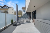 Terrasse - Clean Chic – Energieeffizientes Einfamilienhaus mit Einliegerwohnung in KN-Wollmatingen