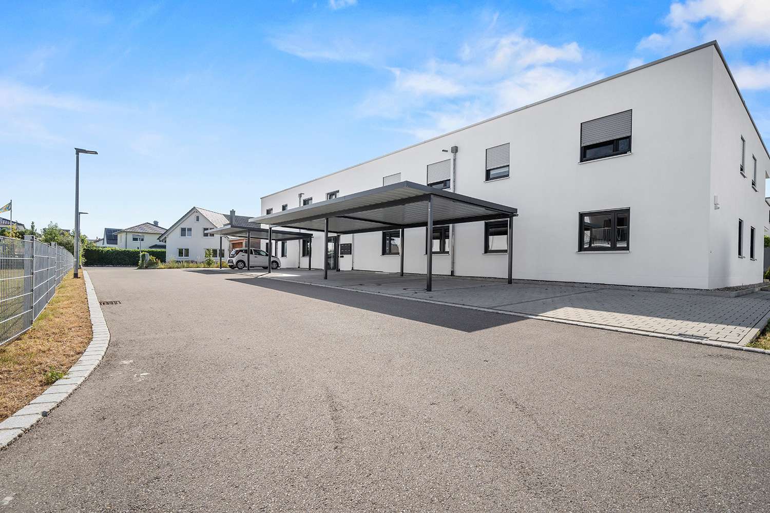 Westansicht / Parken