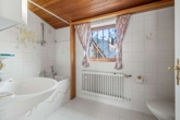 Badezimmer DG - Hier wächst Ihre Familie – Ein Zuhause mit Charme und Gestaltungsspielraum in Bad Schussenried