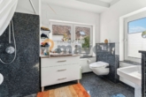 Badezimmer EG - Charmantes Einfamilienhaus mit Wintergarten, großem Garten & vielseitigem Potenzial
