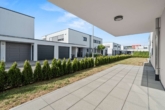 Terrasse mit eigenem Gartenanteil - Exklusiver Erstbezug: hochwertige Neubauwohnung mit großer Terrasse & eigenem Gartenanteil