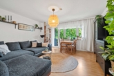 Wohnzimmer - Charmante 3-Zi.-Wohnung mit zwei Balkonen in zentraler Lage von Ludwigsburg