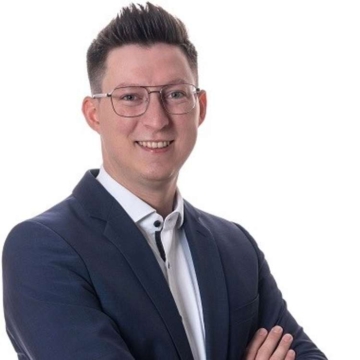 Patrick Auer, Finanzhaus Mayer GmbH
