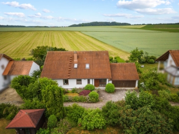 Raum, Ruhe, Rückzug – großzügiges Familienhaus am Ortsrand von Rindenmoos, 88400 Biberach an der Riß, Zweifamilienhaus