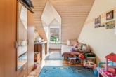 Kinderzimmer DG - Zweifamilienhaus mit viel Platz und Potenzial – ideal für Familien oder Mehrgenerationen